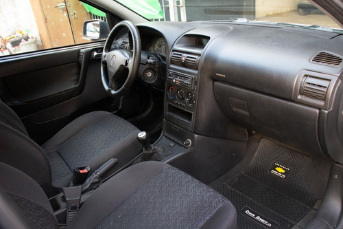 Imagen 4 de 17 de Chevrolet Astra 2.0 Nafta 2010 Gris