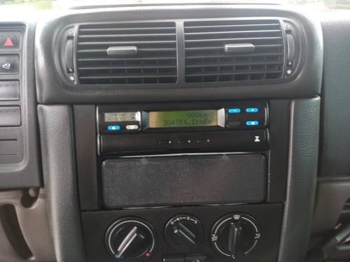 Vw 10.160 Ano 14/15 Baú Com Piso Canaletado + Equipamento