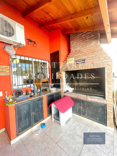 Venta Casa 5 Ambientes Con Parque Y Piscina En Haedo. Excelente Propiedad