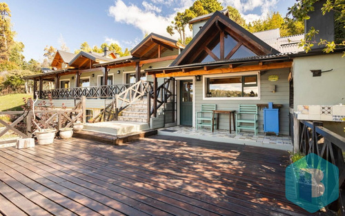 Casa En Barrio Cerrado Con Vista Plena Al Nahuel Huapi Valle Escondido. 010.