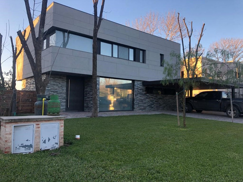 Casa En Venta A La Laguna En Barrio Cerrado San Matias, Escobar