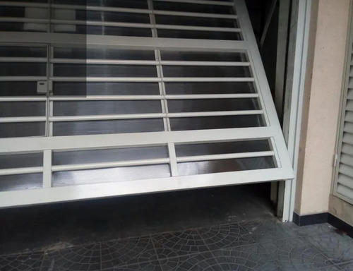 Imagen 2 de 4 de Cochera - Villa Luro - (vendo O Alquilo)