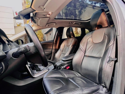 Imagem 8 de 14 de Volvo V40 T4 Dynamic Gasolina Automático
