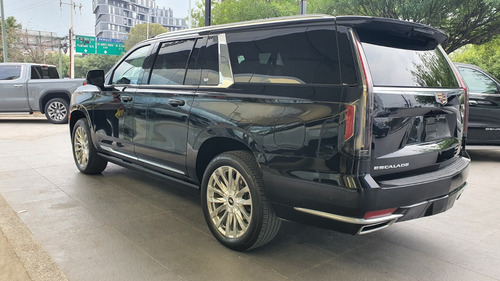 Cadillac Escalade Esv (version Larga) 2023
