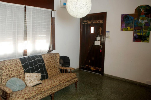 Casa En Venta De Dos Dormitorios Y Parque La Plata