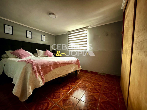 Casa En Venta De 7 Dorm. En Quilpué