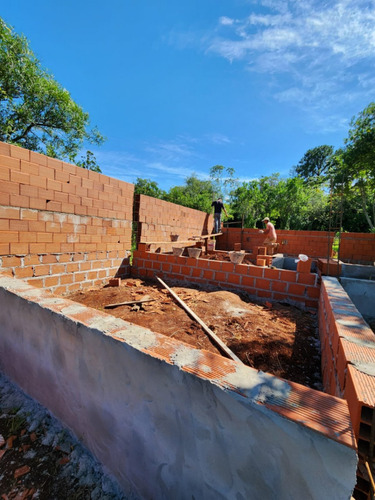 Casa En Venta De 2 Dormitorios En B° Cerrado Los Naranjos Financiada