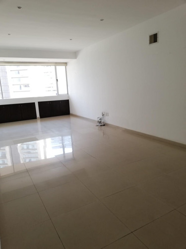 Departamento En Renta En Bosques De Las Lomas Con Terraza