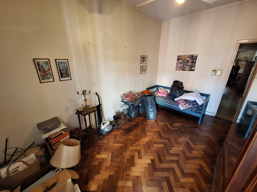 Terreno En Centro- 2 Dorm- Muy Amplio - Zona Urquiza