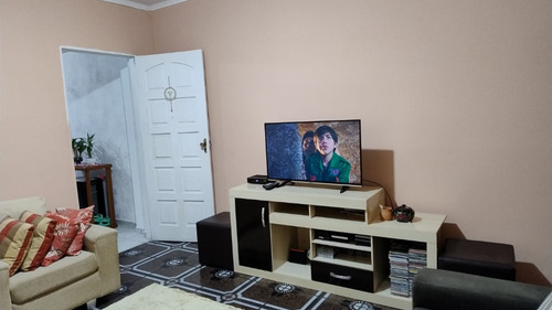 Casa Com 3 Quartos, 2 Banheiros, Salão De Festas Com Churrasqueira, Copa Cozinha, Sala Ampla E Edicula