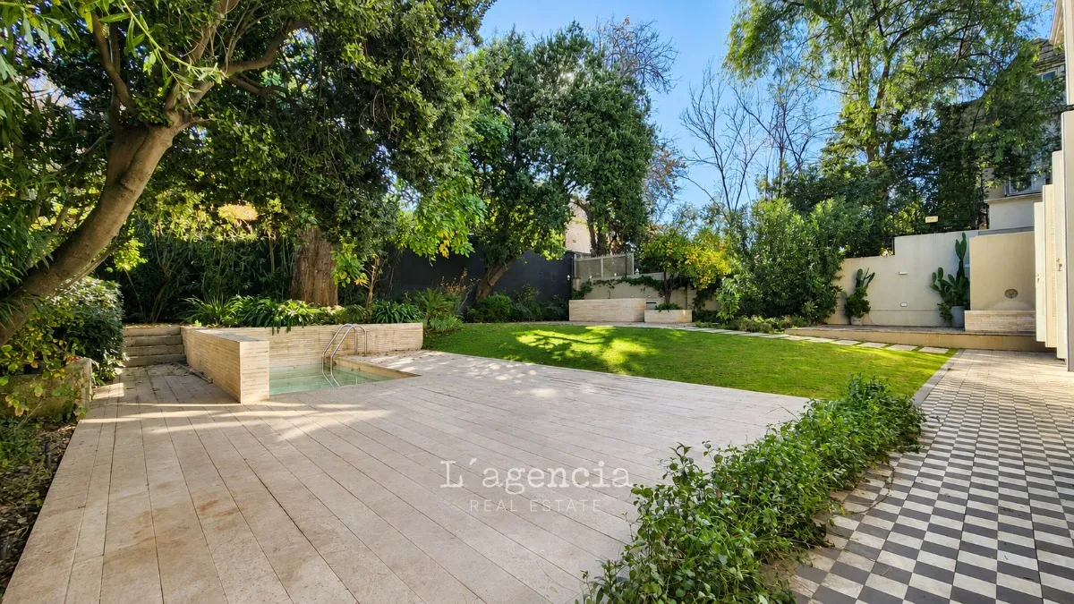 Imagen 3 de 30 de Estilo Frances - Remodelada - Gran Jardín