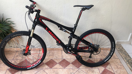 Color Negro Con Rojo Con Todos Los Accesorios Tope De Gama
