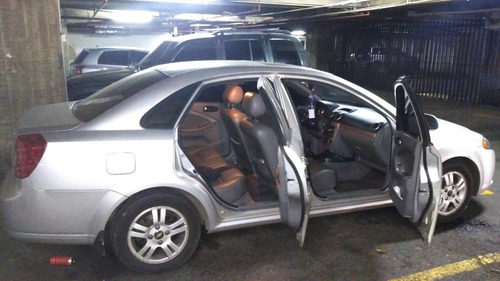 Chevrolet Optra Advance, Año 2011