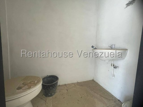 Casa En Venta El Oasis Ii Ubicado En Cabudare, Codigo 2 5 1 5 7 7 4, Mildred, Oportunidad De Invertir, En Un Urbanismo Con Vigilancia, A Estrenar Y Remodelar A Tu Gusto Se Encuentra En Obra Gris