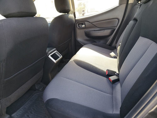 Mitsubishi L200 2.4 Cabina Doble 4x2 Mt
