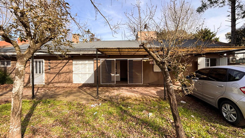 Casa En Villa Elisa De 3 Dormitorios Con Parque