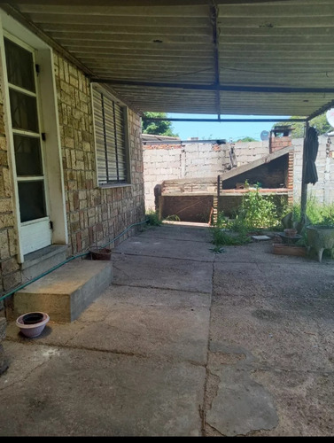 Vende Preciosa Casa 2 Dorm, Amplio Terreno Y Local Comercial