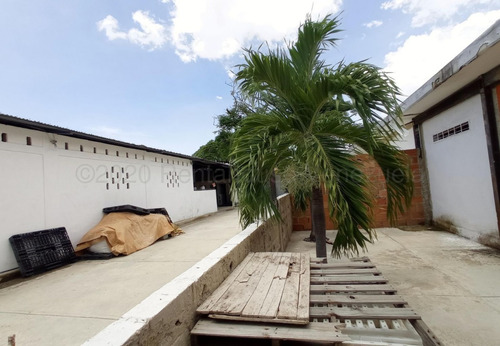 Imagen 10 de 12 de Galpon Con Casa Y Oficinas En Venta Av Aragua Nv