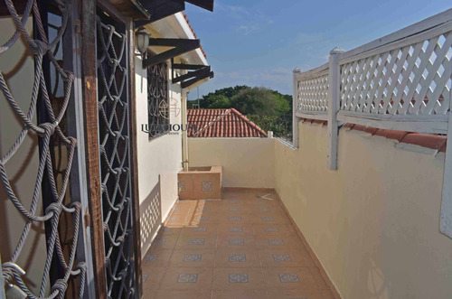 Imagen 11 de 16 de Amplio Pent-house De 250 Mtrs Con Jacuzzi. Revestido En Caoba En Sala, Estar, Comedor Y Habitación Principal. Con Excelente Ubicación Cerca De Supermercados, Ferreterías, En La Moraleja (eaa-003)