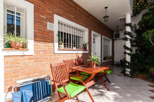 Hermoso Chalet De 5 Amb. En El Centro De Lanusita