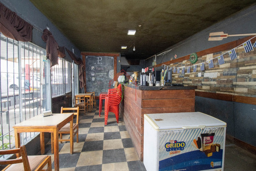 Local Comercial En Ph, Con Horno A Leña, Amplio Frente. Con Renta.