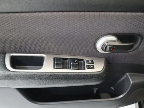 Nissan tiida hb 1.8 Premium
