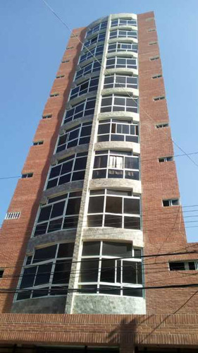Apartamento De 68m2 En Avenida Ayacucho En Maracay