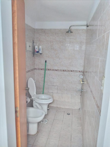 Imagen 4 de 5 de Ph 2 Ambientes. Primer Piso Por Escalera.