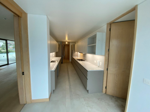 Dpto, 3 Dorm.+ 3 Baños + 3 Est. Manquehue Oriente, Nuevo
