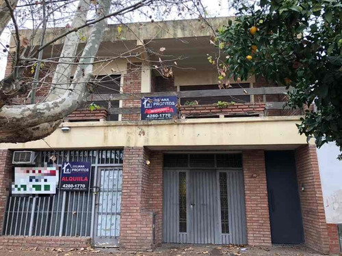 Casa En Dos Plantas Con Local