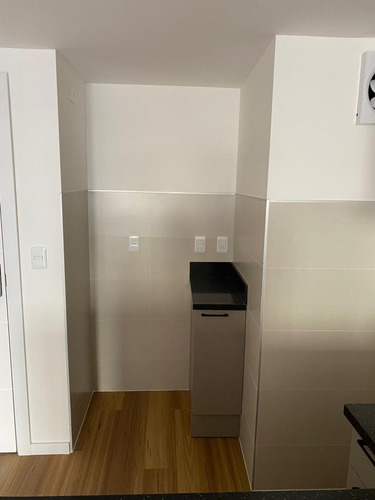 Monoambiente Con Terraza, Baño Completo, Cortina Electrica Aire Acondicionado