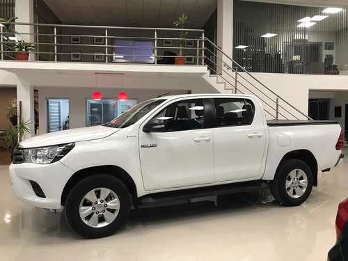 Imagen 4 de 15 de Toyota Hilux 2.4 Cd Sr 150cv 4x2 2017