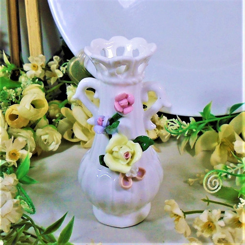 Florero Antiguo Porcelana Flores En Relieve Pequeño 12 Cm