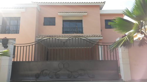 Casa 2 Niveles En Alameda - Res. Privado
