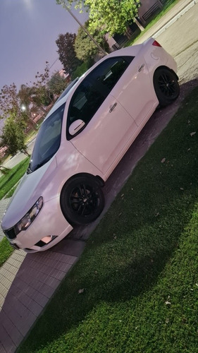 Imagen 2 de 4 de Kia Cerato 2012 2.0 Forte 6at Elegance