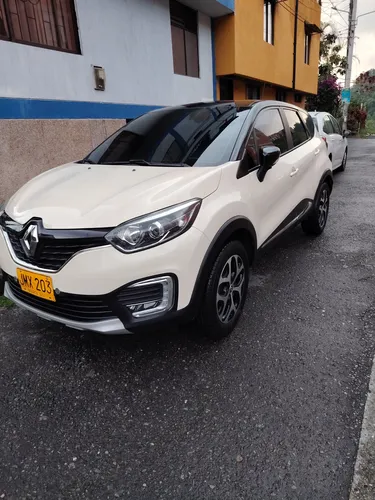 Camioneta Captur Zen, Automática, Modelo 2021, Motor 2.0