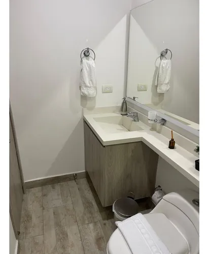 Venta Apartamento En Laureles, 34 Mts, En Edificio, Airbnb