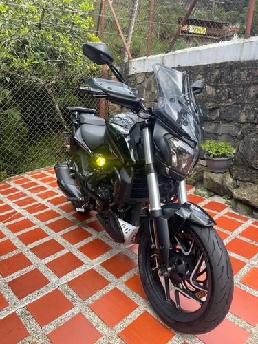 Hermosa Dominar 400 Versión Touring Color Negro Infinito