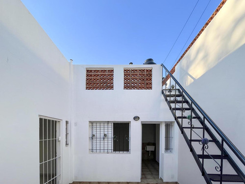 Casa De 2 Dormitorio Con Patio Y Terraza Más Cochera