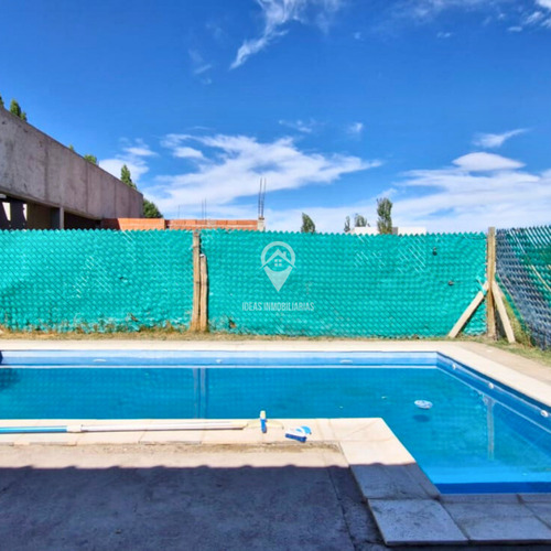 Casa En Venta Con Pileta Y Quincho | Barrio Los Cerezos Ii, Plottier