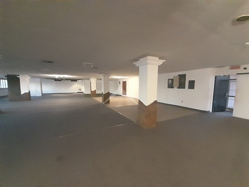 Imagen 5 de 12 de Local Comercial De 800 M2 En El Paseo Colon De La Ciudad De Puerto La Cruz
