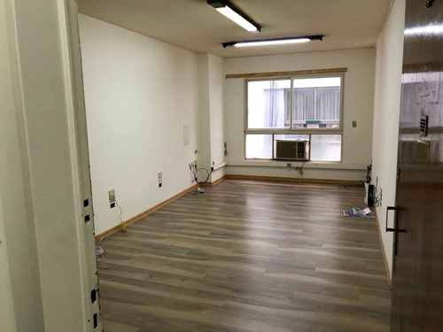 Imagen 3 de 6 de Maipú Al 400 Y Av. Corrientes, Microcentro. 2 Oficinas Contiguas En Venta. Superficie 22 M2 Cada Una. 2 Baños En El Piso. Se Venden Juntas O Separadas. Vigilancia En El Edificio 24 Hs. 2 Ascensores