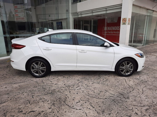 Imagen 8 de 15 de Hyundai Elantra 2018 2.0 Gls Premium At