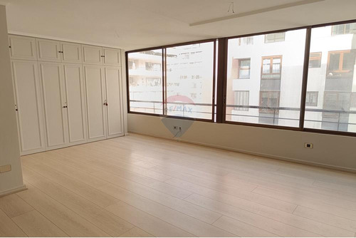 Amplios Espacios Para Remodelar !!!