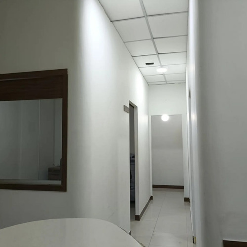 Imagen 11 de 13 de Local Comercial En Alquiler En Torre Bod