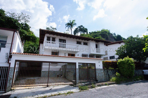 Bella Casa Para Actualizar, En Venta En Santa Fe Norte, Caracas, 24-6638 Mvg