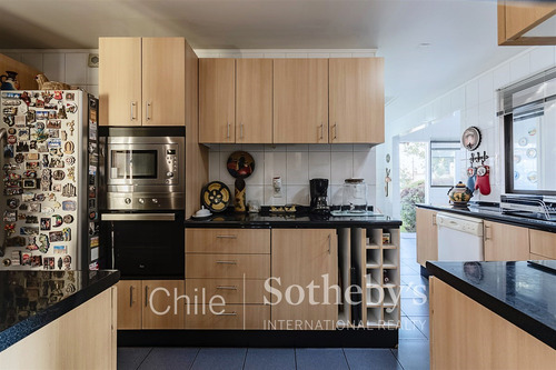 Casa En Venta De 5 Dorm. En Lo Barnechea