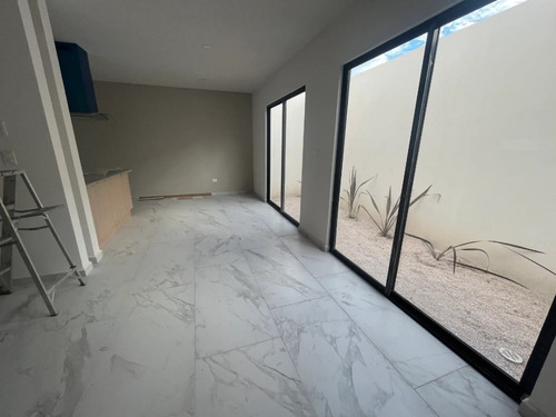 Casa Seminueva Con Excelente Ubicación Arf
