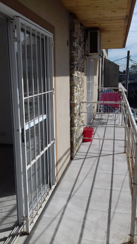 Venta En Block. Local A Estrenar + 10 Deptos De 2 Y 3 Amb + 4 Cocheras. Ideal Inversor.