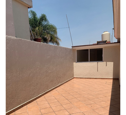 Casa En Un Solo Nivel Con Excelentes Acabados, Cocina Nueva, Recién Remodelada.